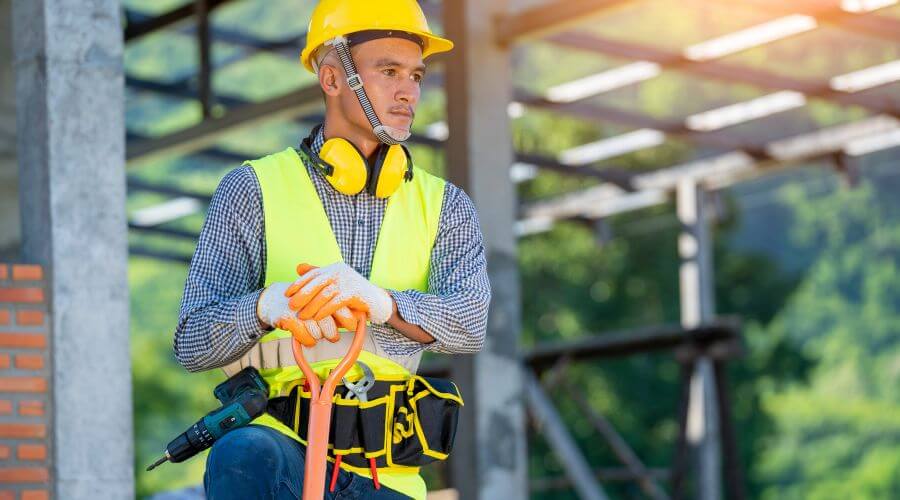 Professional gutter cleaning in Pyatt, AR